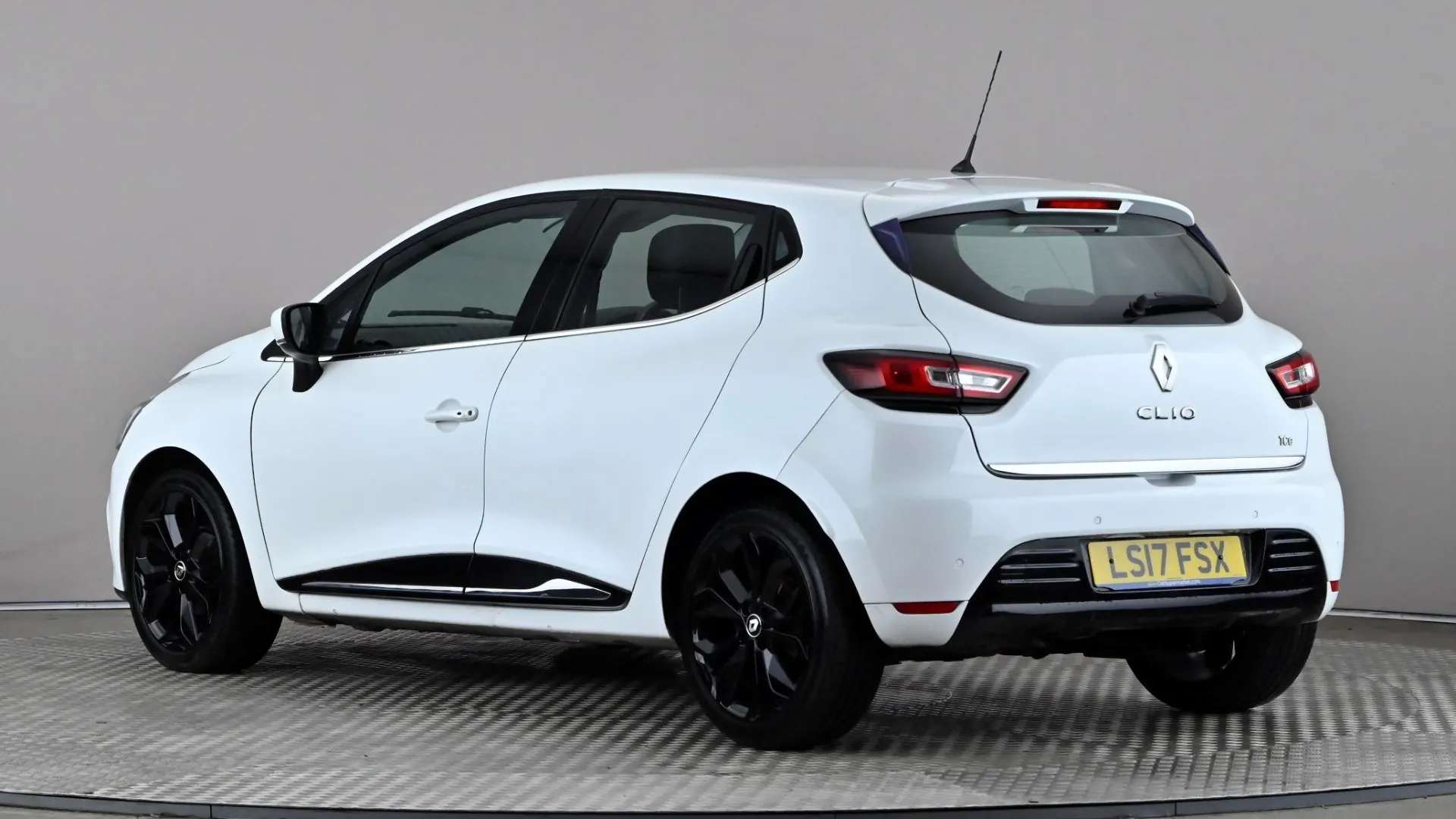 A 2017 RENAULT CLIO 0.9 TCE 90 Dynamique S Nav A 2017 RENAULT CLIO 0.9 TCE 90 Dynamique S Nav