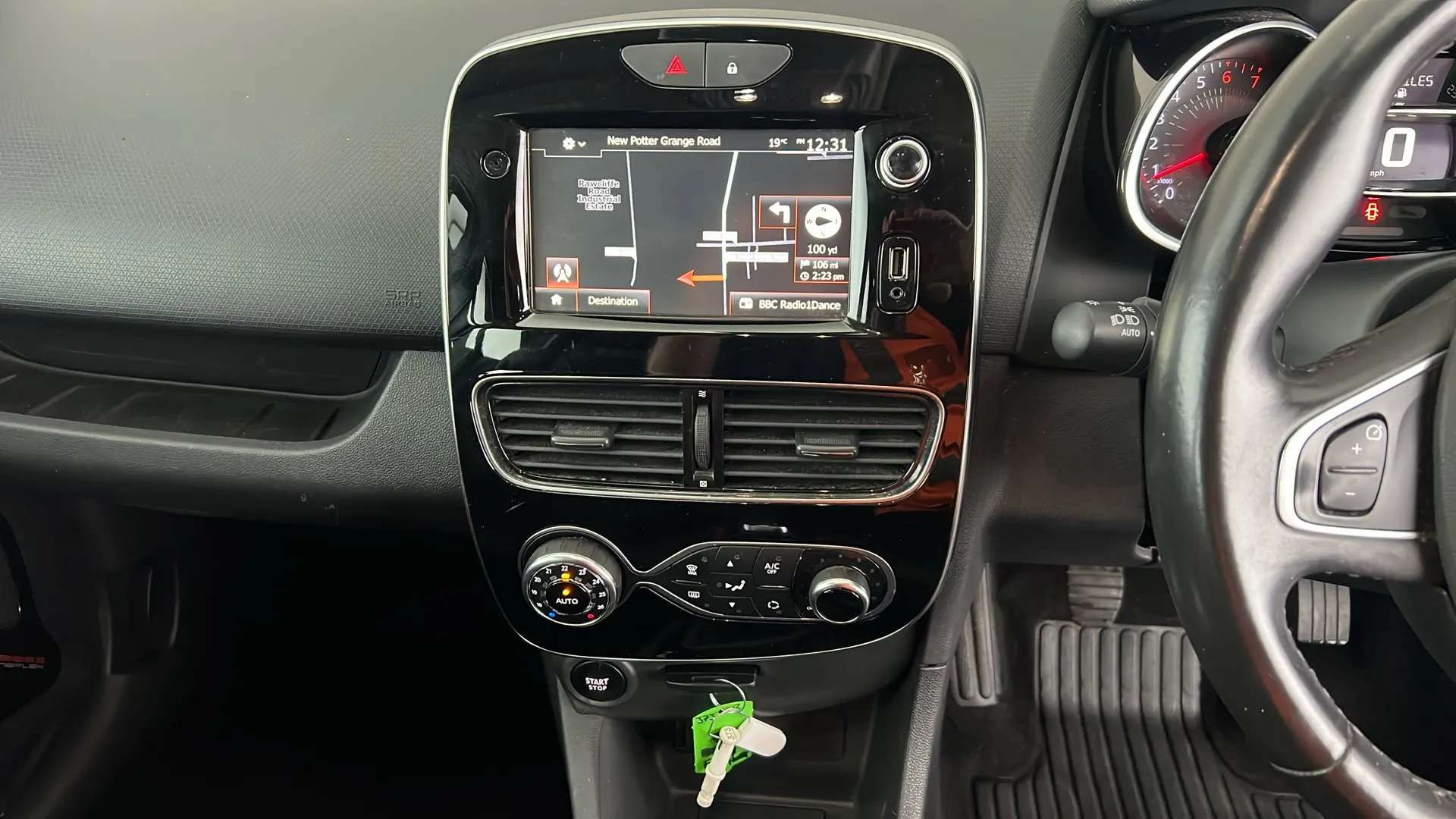 2017 RENAULT CLIO 2017 RENAULT CLIO