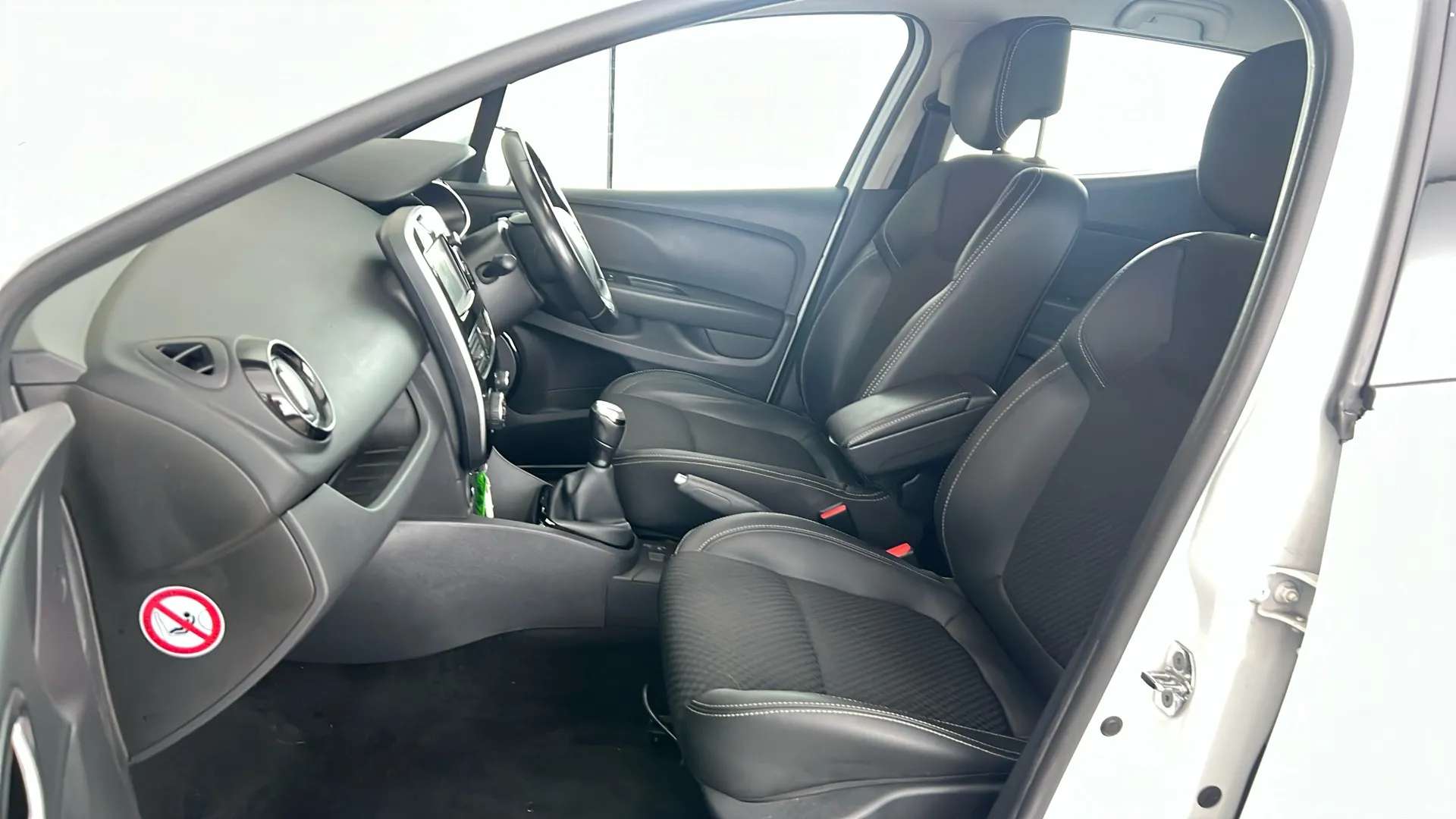 2017 RENAULT CLIO 2017 RENAULT CLIO
