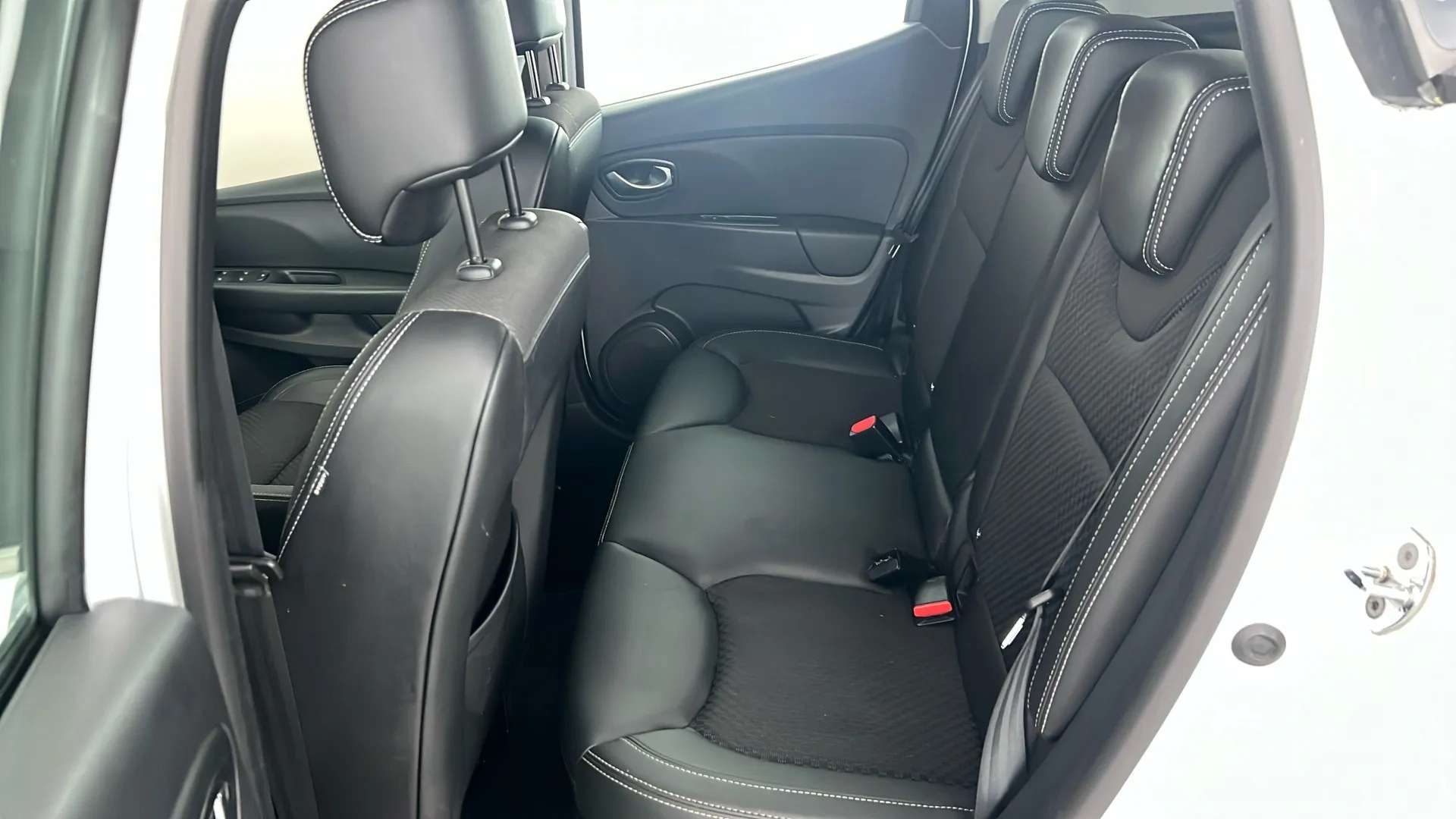 2017 RENAULT CLIO 2017 RENAULT CLIO