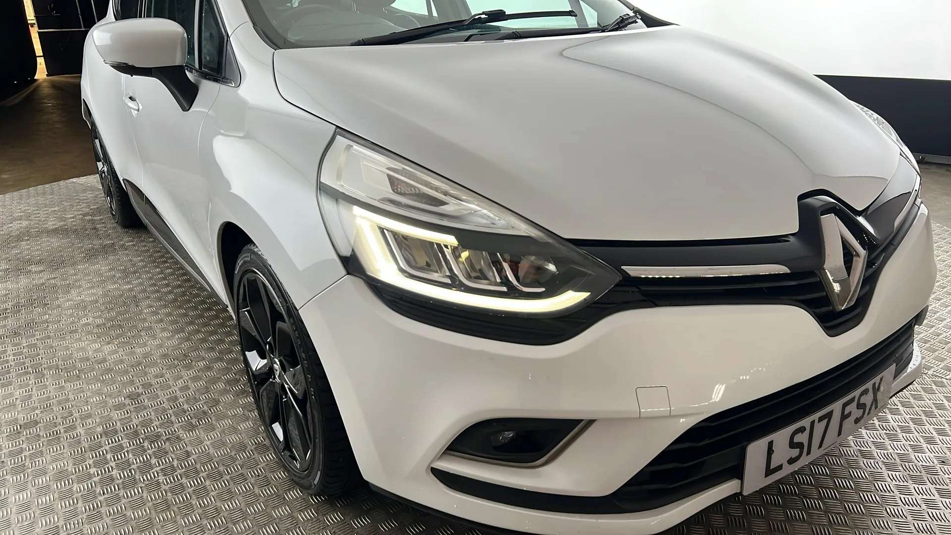 2017 RENAULT CLIO 2017 RENAULT CLIO