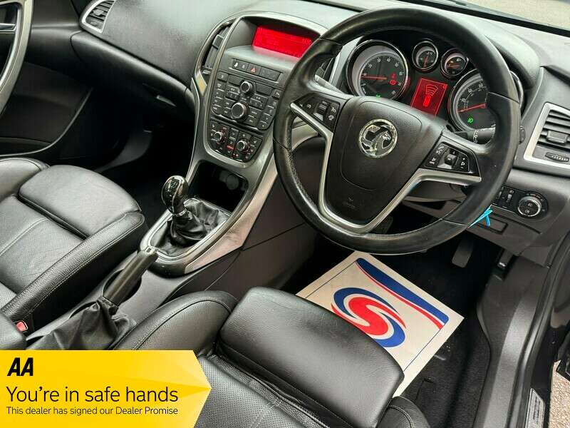 A 2014 VAUXHALL ASTRA ELITE A 2014 VAUXHALL ASTRA ELITE