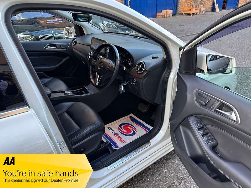 A 2012 MERCEDES-BENZ B180 BLUEEFFICIENCY SPORT AUTO 1.6 SE AUTO A 2012 MERCEDES-BENZ B180 BLUEEFFICIENCY SPORT AUTO 1.6 SE AUTO