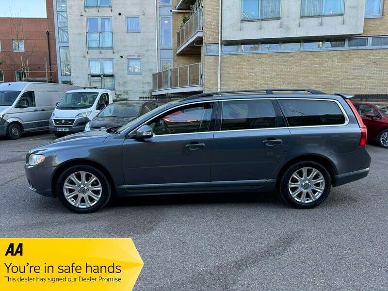 2009 VOLVO V70 2009 VOLVO V70