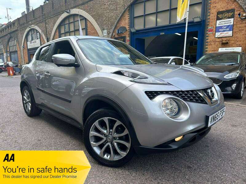 A 2015 NISSAN JUKE TEKNA DIG-T A 2015 NISSAN JUKE TEKNA DIG-T