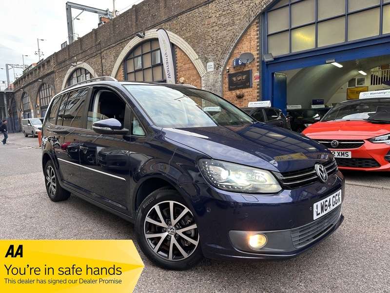 A 2014 VOLKSWAGEN TOURAN SE A 2014 VOLKSWAGEN TOURAN SE