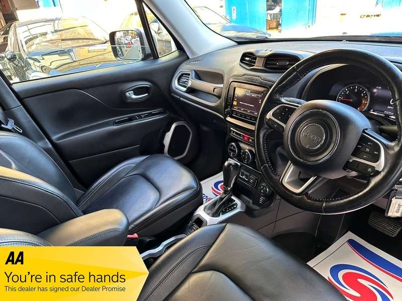 A 2016 JEEP RENEGADE M-JET LIMITED A 2016 JEEP RENEGADE M-JET LIMITED