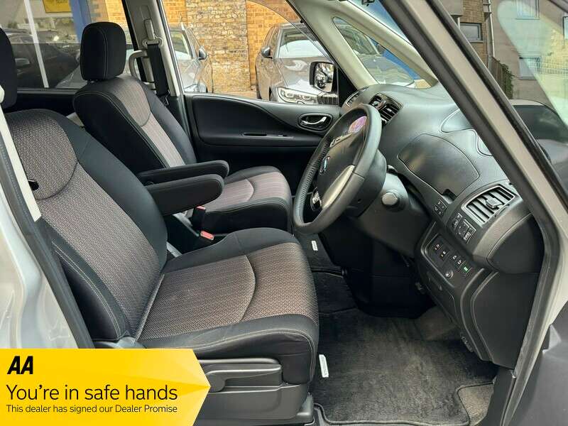 A 2014 NISSAN SERENA 2.0 HYBRID AUTO 8 SEAT A 2014 NISSAN SERENA 2.0 HYBRID AUTO 8 SEAT