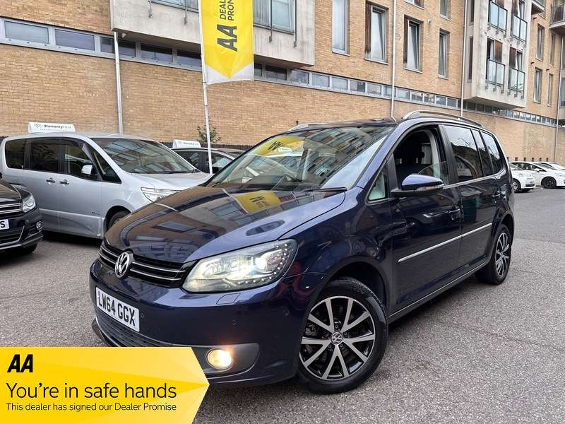 A 2014 VOLKSWAGEN TOURAN SE A 2014 VOLKSWAGEN TOURAN SE