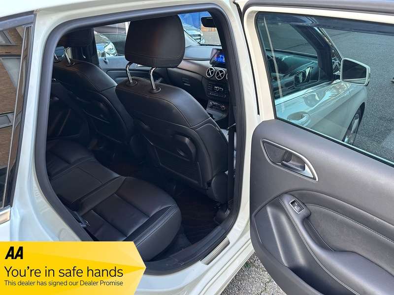 2012 MERCEDES-BENZ B180 BLUEEFFICIENCY SPORT AUTO 2012 MERCEDES-BENZ B180 BLUEEFFICIENCY SPORT AUTO