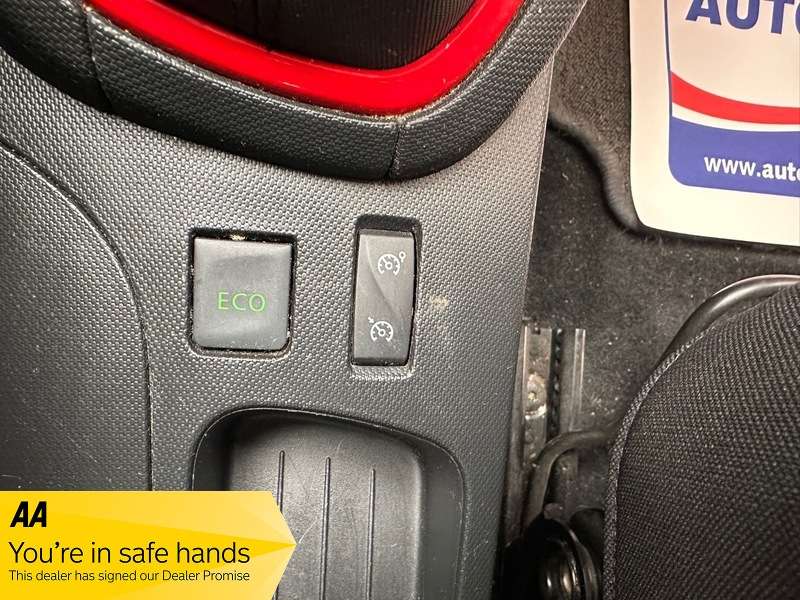 2013 RENAULT CLIO 2013 RENAULT CLIO