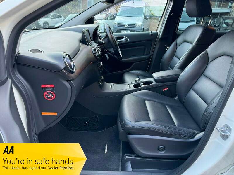 2012 MERCEDES-BENZ B180 BLUEEFFICIENCY SPORT AUTO 2012 MERCEDES-BENZ B180 BLUEEFFICIENCY SPORT AUTO