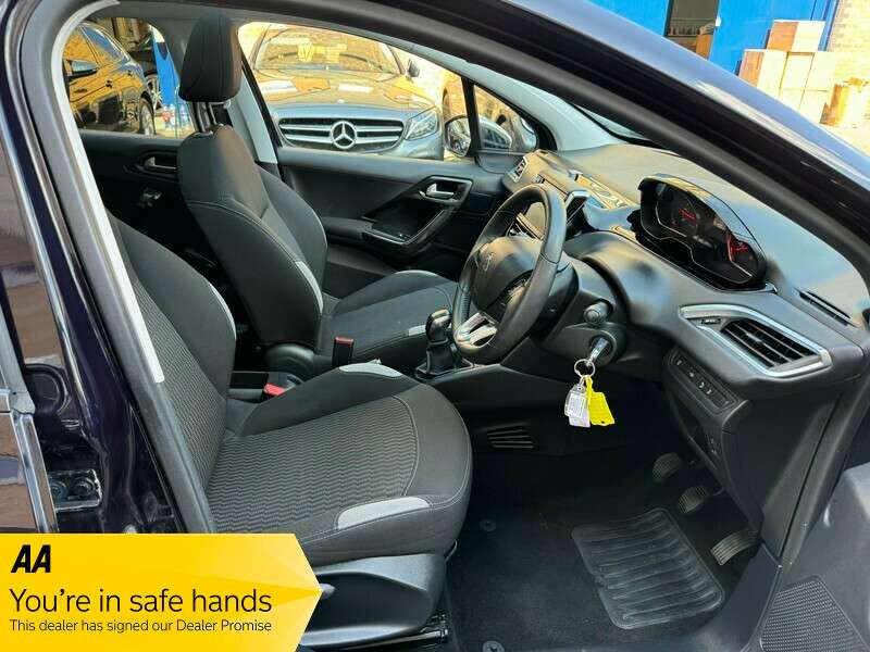 2015 PEUGEOT 208 2015 PEUGEOT 208