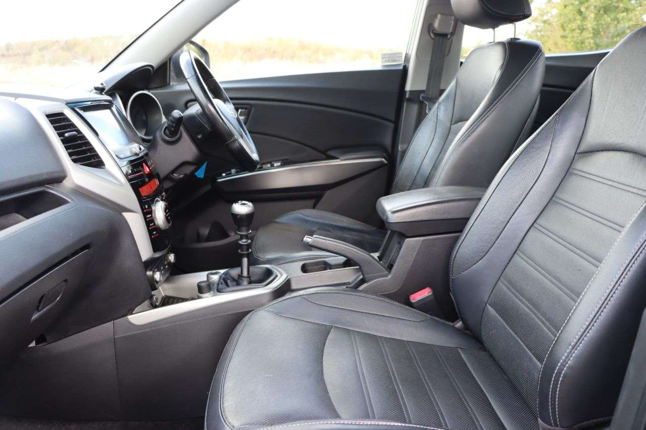 2015 SSANGYONG TIVOLI 2015 SSANGYONG TIVOLI