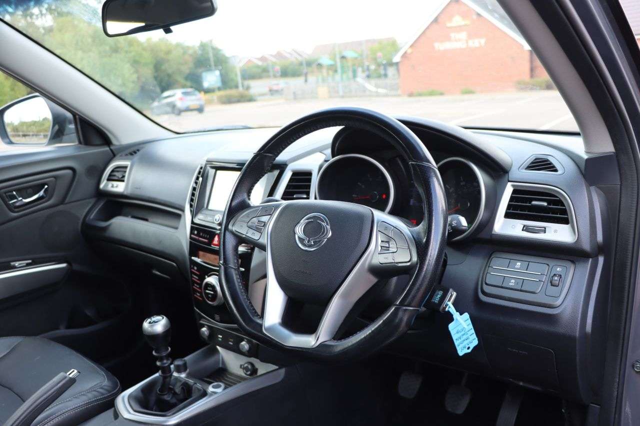 2015 SSANGYONG TIVOLI 2015 SSANGYONG TIVOLI