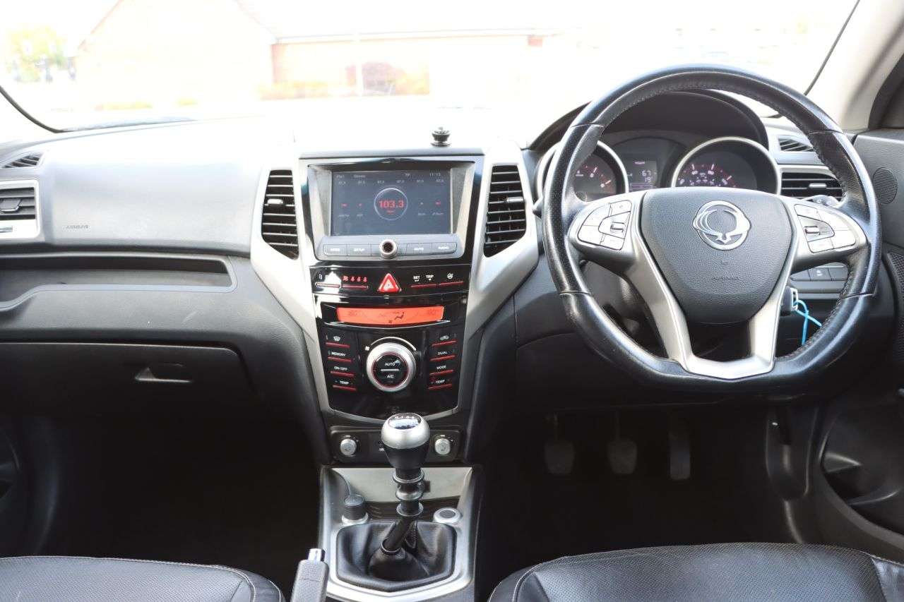 2015 SSANGYONG TIVOLI 2015 SSANGYONG TIVOLI