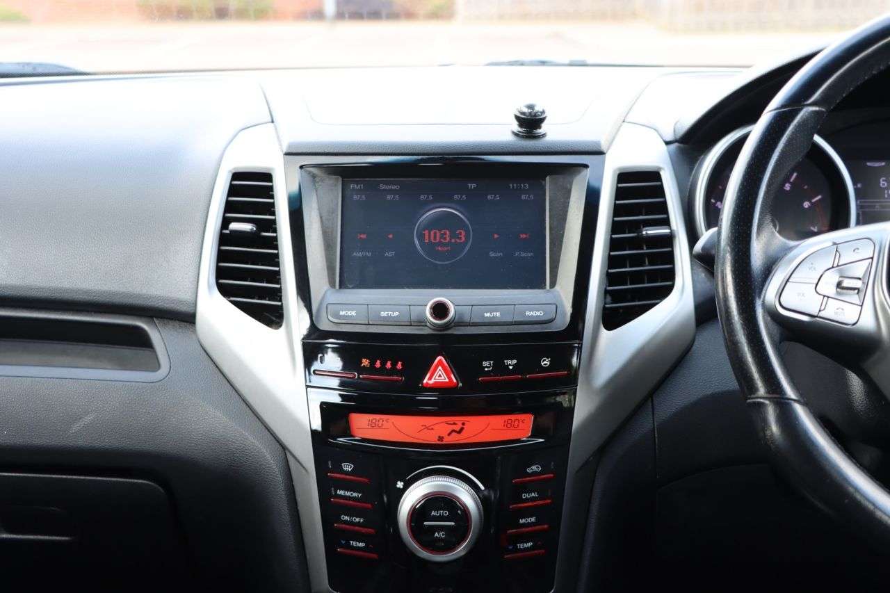 2015 SSANGYONG TIVOLI 2015 SSANGYONG TIVOLI