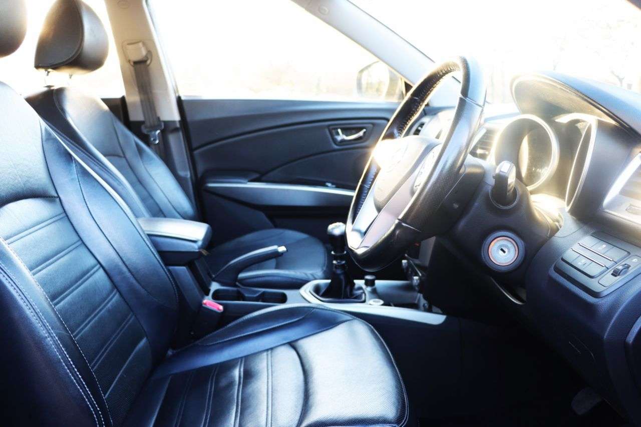 2015 SSANGYONG TIVOLI 2015 SSANGYONG TIVOLI