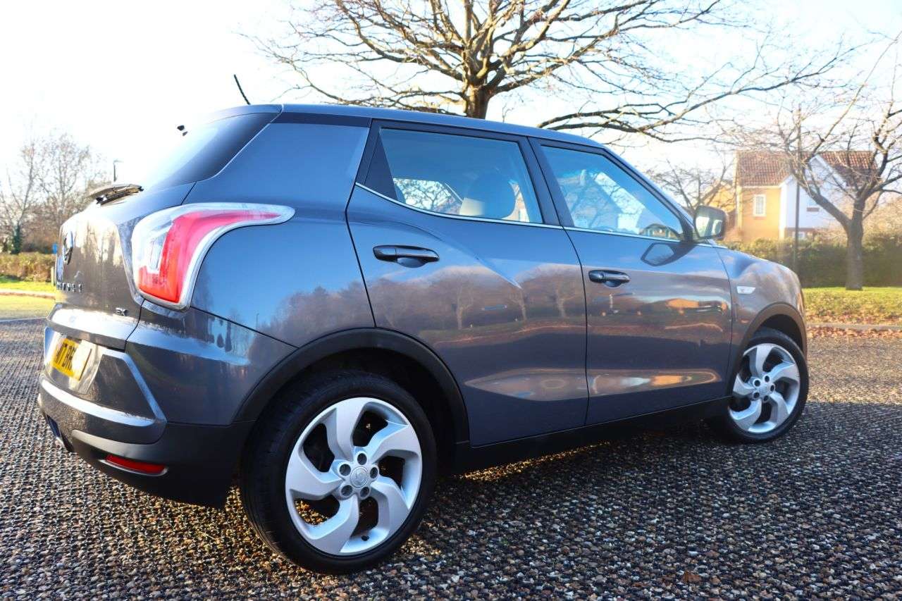 2015 SSANGYONG TIVOLI 2015 SSANGYONG TIVOLI