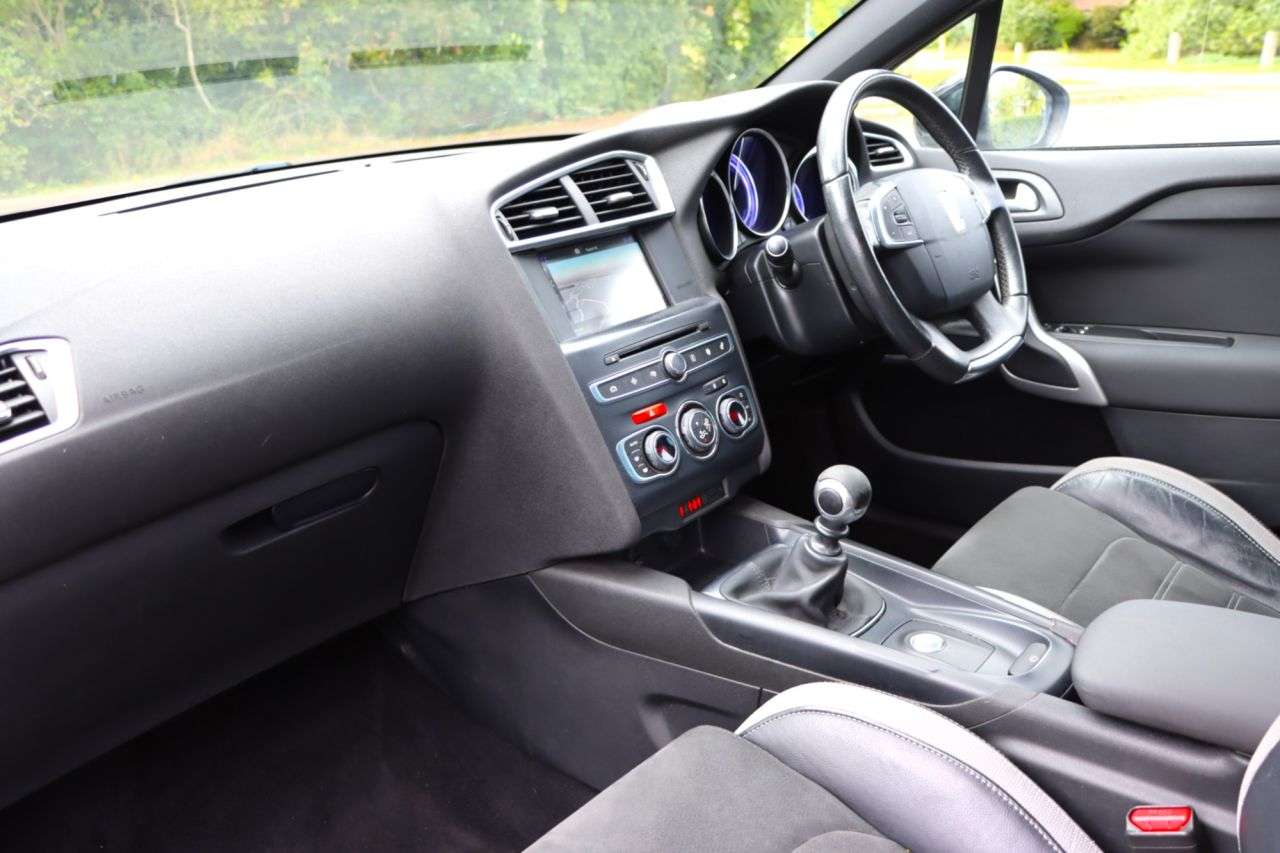 2017 DS AUTOMOBILES DS 4 CROSSBACK 2017 DS AUTOMOBILES DS 4 CROSSBACK