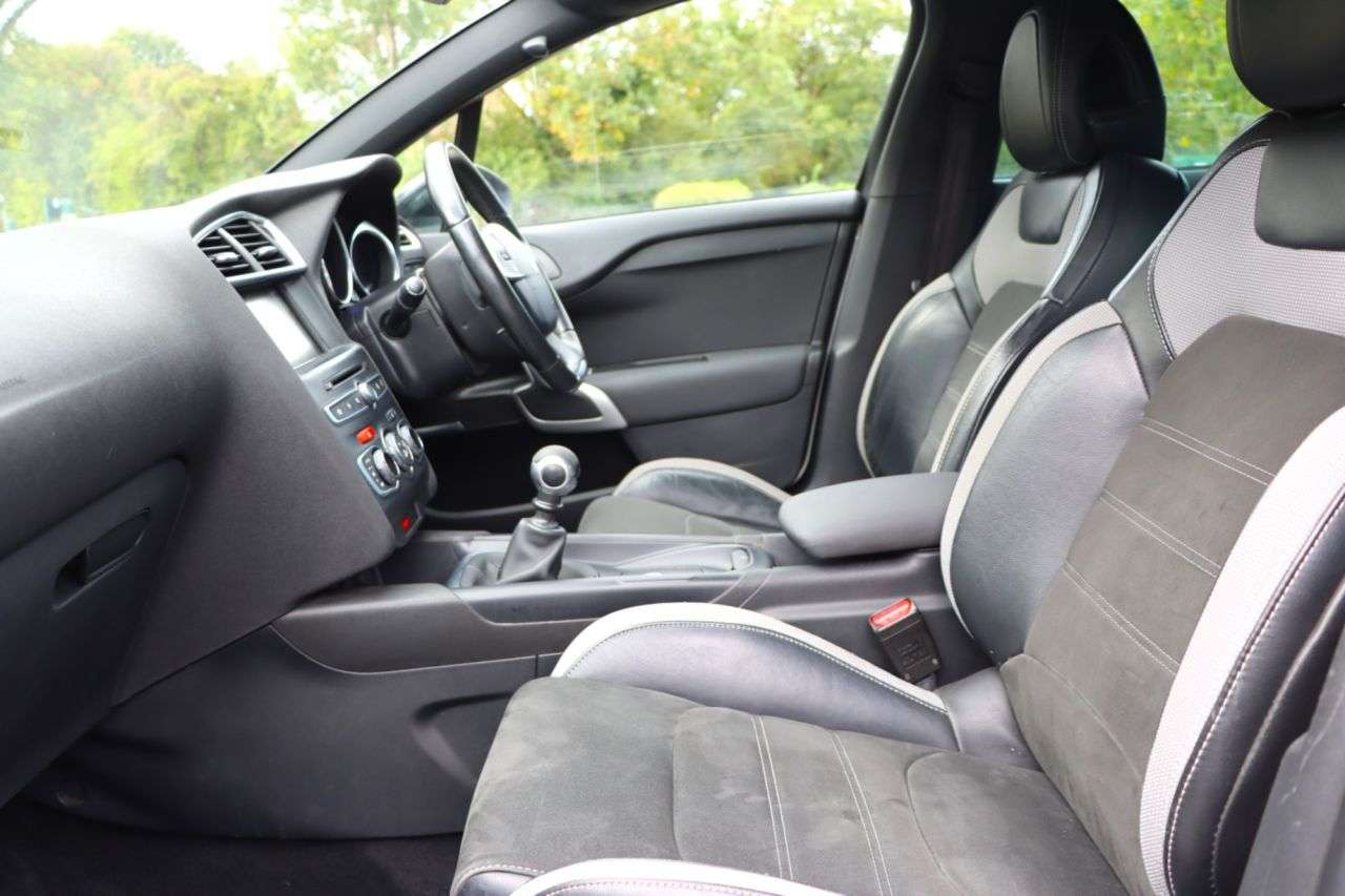 2017 DS AUTOMOBILES DS 4 CROSSBACK 2017 DS AUTOMOBILES DS 4 CROSSBACK