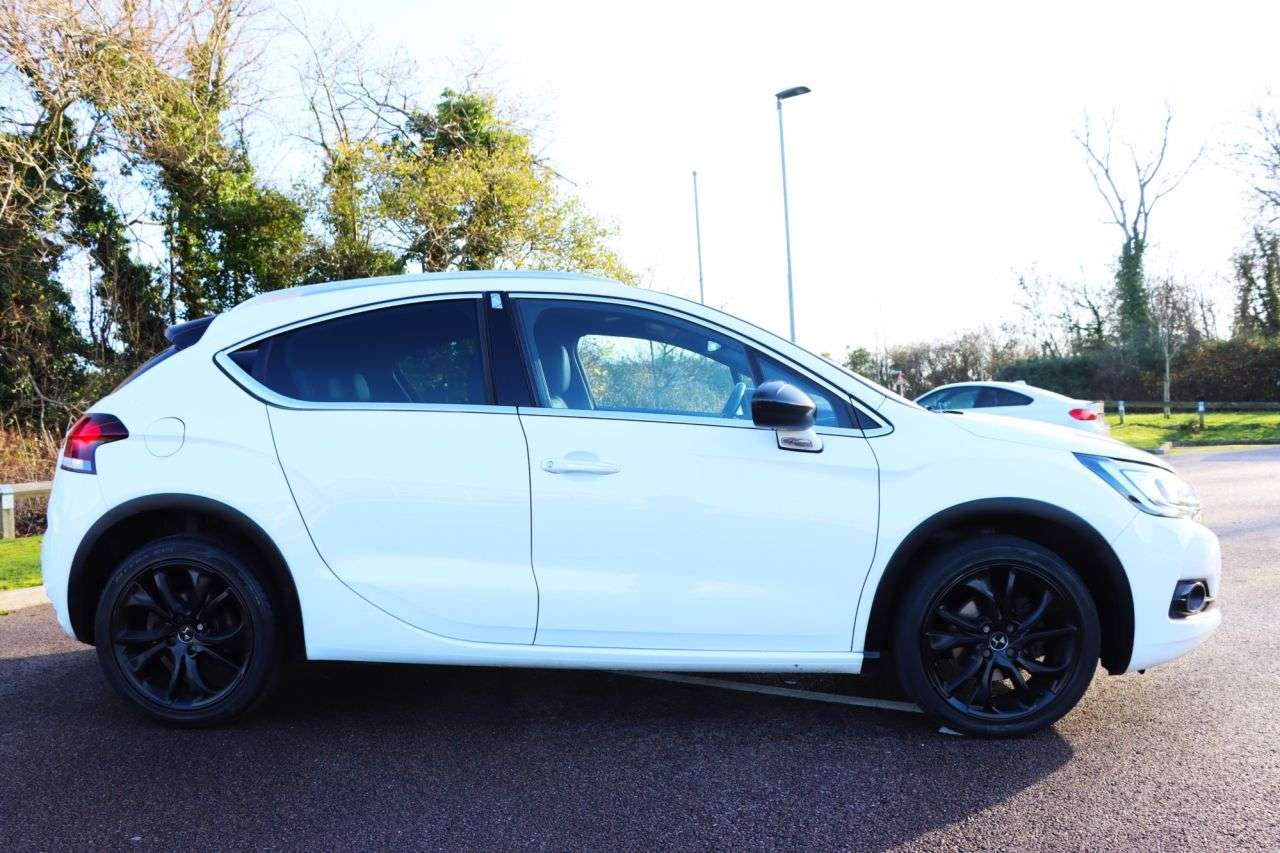 2017 DS AUTOMOBILES DS 4 CROSSBACK 2017 DS AUTOMOBILES DS 4 CROSSBACK