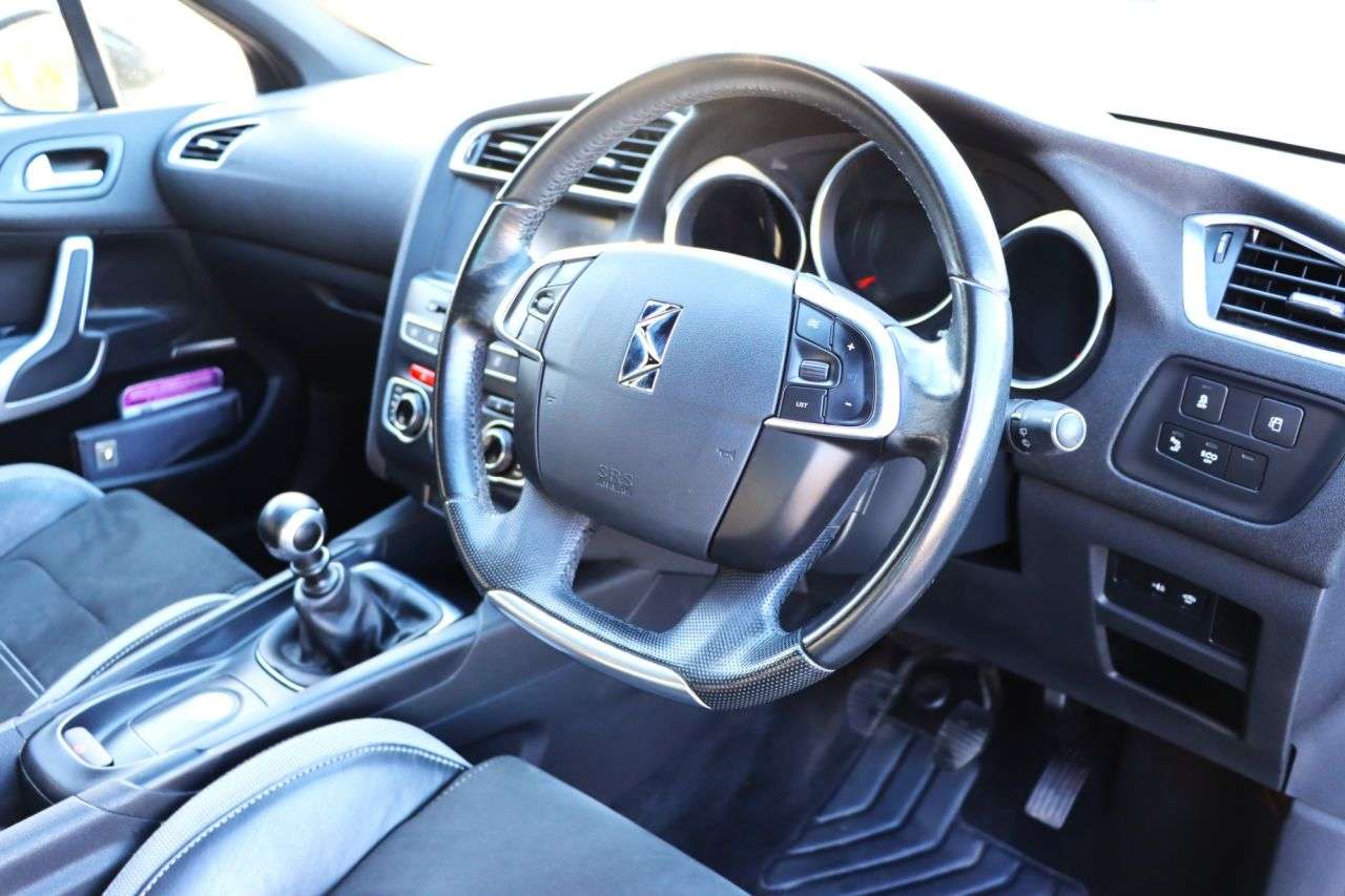 2017 DS AUTOMOBILES DS 4 CROSSBACK 2017 DS AUTOMOBILES DS 4 CROSSBACK