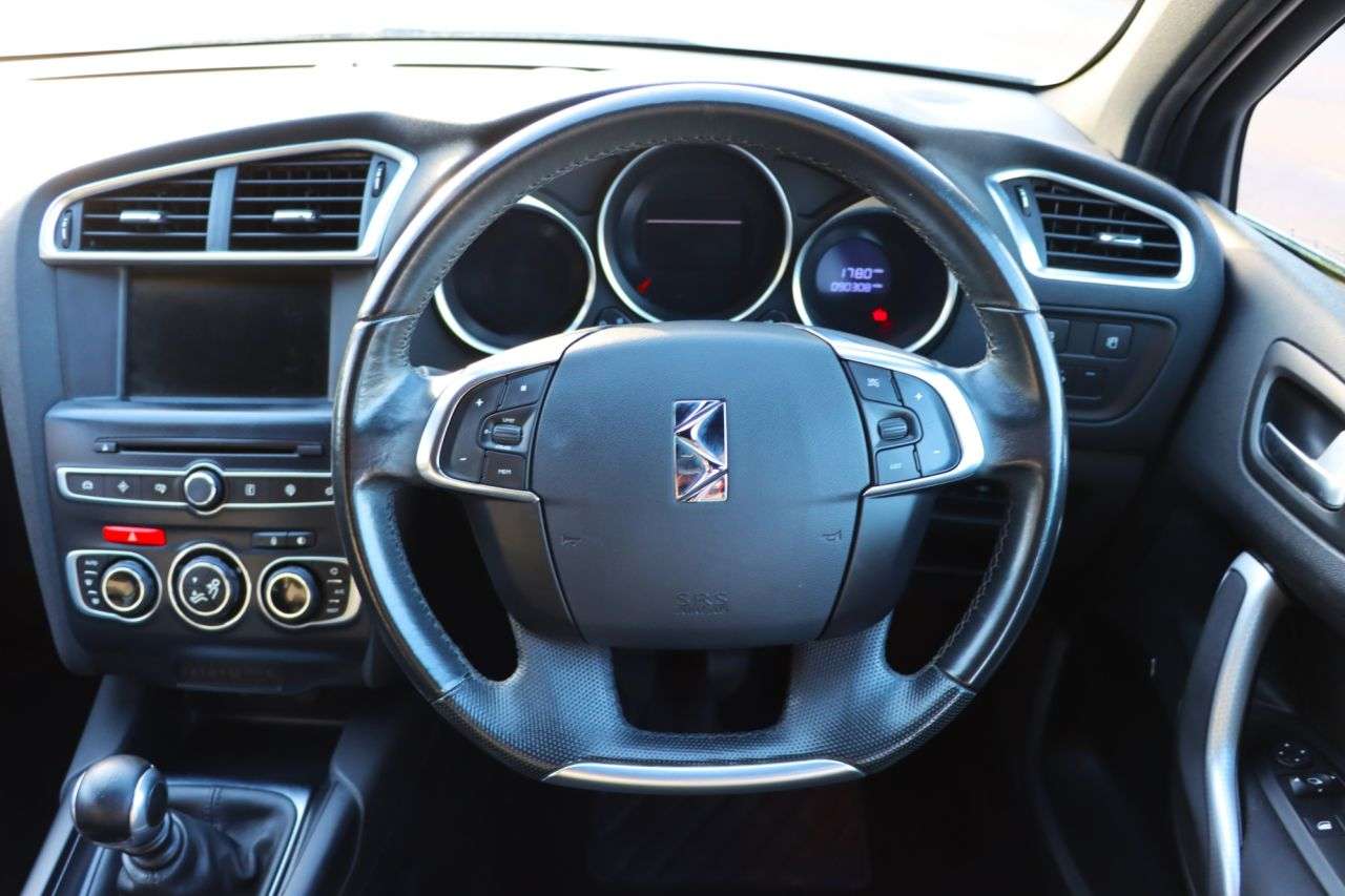 2017 DS AUTOMOBILES DS 4 CROSSBACK 2017 DS AUTOMOBILES DS 4 CROSSBACK