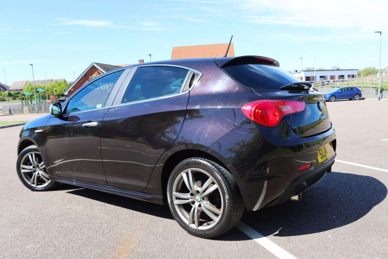 A 2014 ALFA ROMEO GIULIETTA 2.0 JTDM-2 Exclusive Hatchback 5dr Diesel Manual Euro 5 (s/s) (150 bhp) CAM A 2014 ALFA ROMEO GIULIETTA 2.0 JTDM-2 Exclusive Hatchback 5dr Diesel Manual Euro 5 (s/s) (150 bhp) CAM