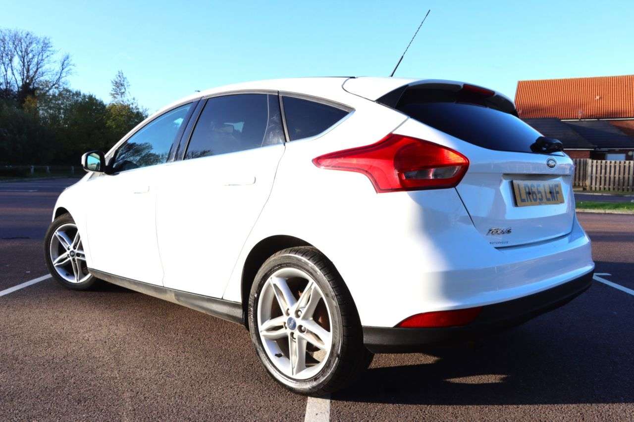 A 2015 FORD FOCUS 1.5 TDCi Zetec Hatchback 5dr Diesel Manual Euro 6 (s/s) (120 ps) Just Servi A 2015 FORD FOCUS 1.5 TDCi Zetec Hatchback 5dr Diesel Manual Euro 6 (s/s) (120 ps) Just Servi