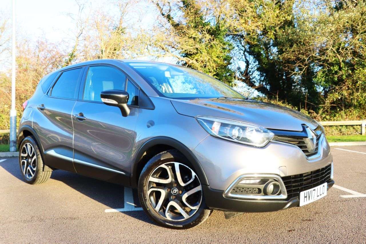 A 2017 RENAULT CAPTUR 1.2 TCe ENERGY Dynamique S Nav SUV 5dr Petrol Manual Euro 6 (s/s) (120 ps) A 2017 RENAULT CAPTUR 1.2 TCe ENERGY Dynamique S Nav SUV 5dr Petrol Manual Euro 6 (s/s) (120 ps)