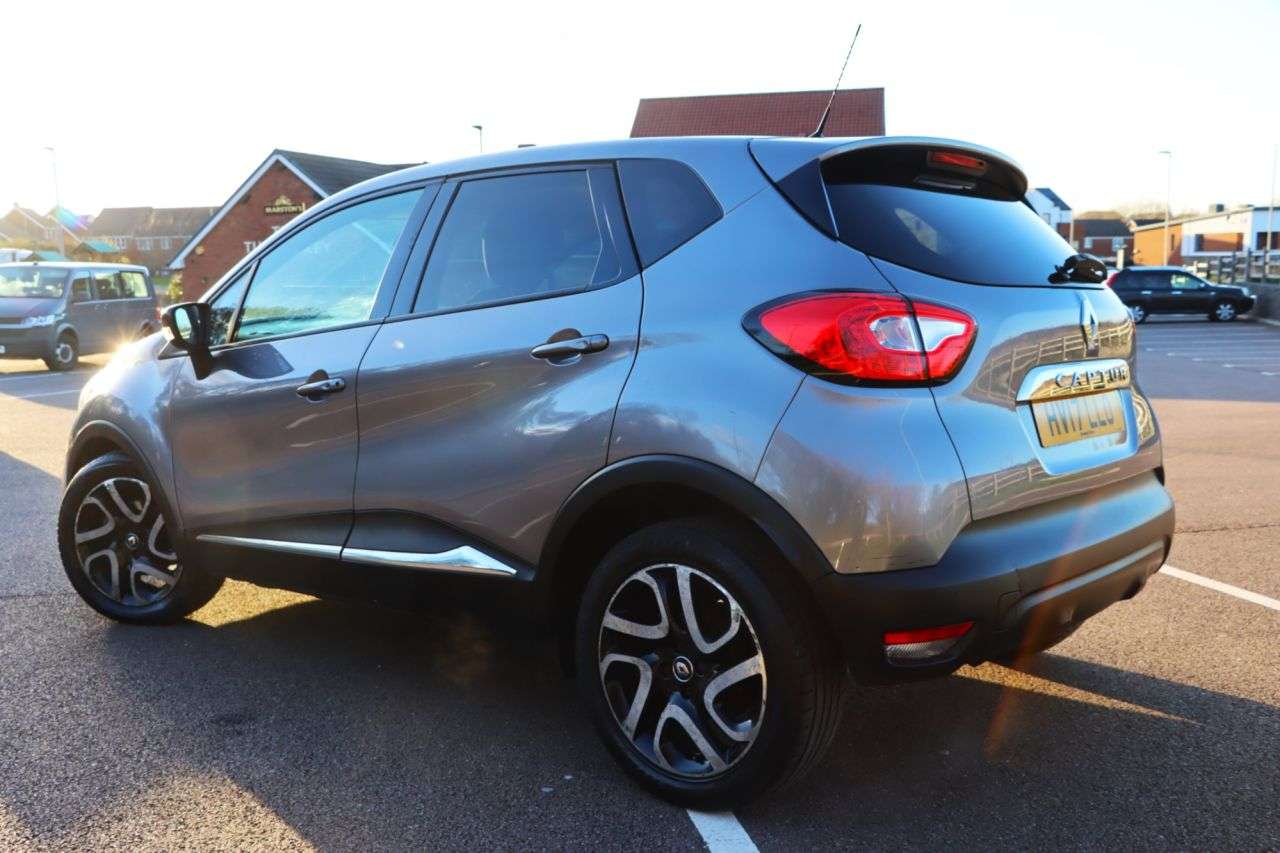 A 2017 RENAULT CAPTUR 1.2 TCe ENERGY Dynamique S Nav SUV 5dr Petrol Manual Euro 6 (s/s) (120 ps) A 2017 RENAULT CAPTUR 1.2 TCe ENERGY Dynamique S Nav SUV 5dr Petrol Manual Euro 6 (s/s) (120 ps)