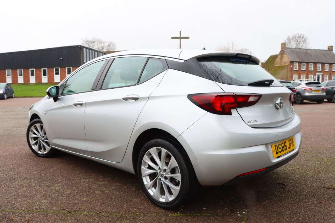 A 2016 VAUXHALL ASTRA 1.0i Turbo ecoFLEX Design Hatchback 5dr Petrol Manual Euro 6 (s/s) (105 ps) A 2016 VAUXHALL ASTRA 1.0i Turbo ecoFLEX Design Hatchback 5dr Petrol Manual Euro 6 (s/s) (105 ps)