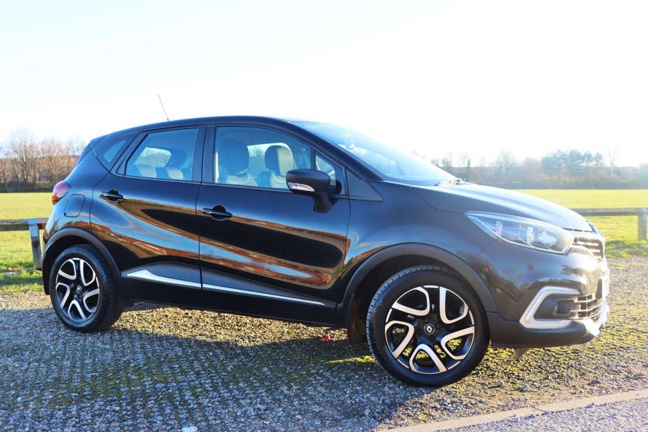 A 2018 RENAULT CAPTUR 0.9 TCe ENERGY Dynamique Nav SUV 5dr Petrol Manual Euro 6 (s/s) (90 ps) Jus A 2018 RENAULT CAPTUR 0.9 TCe ENERGY Dynamique Nav SUV 5dr Petrol Manual Euro 6 (s/s) (90 ps) Jus