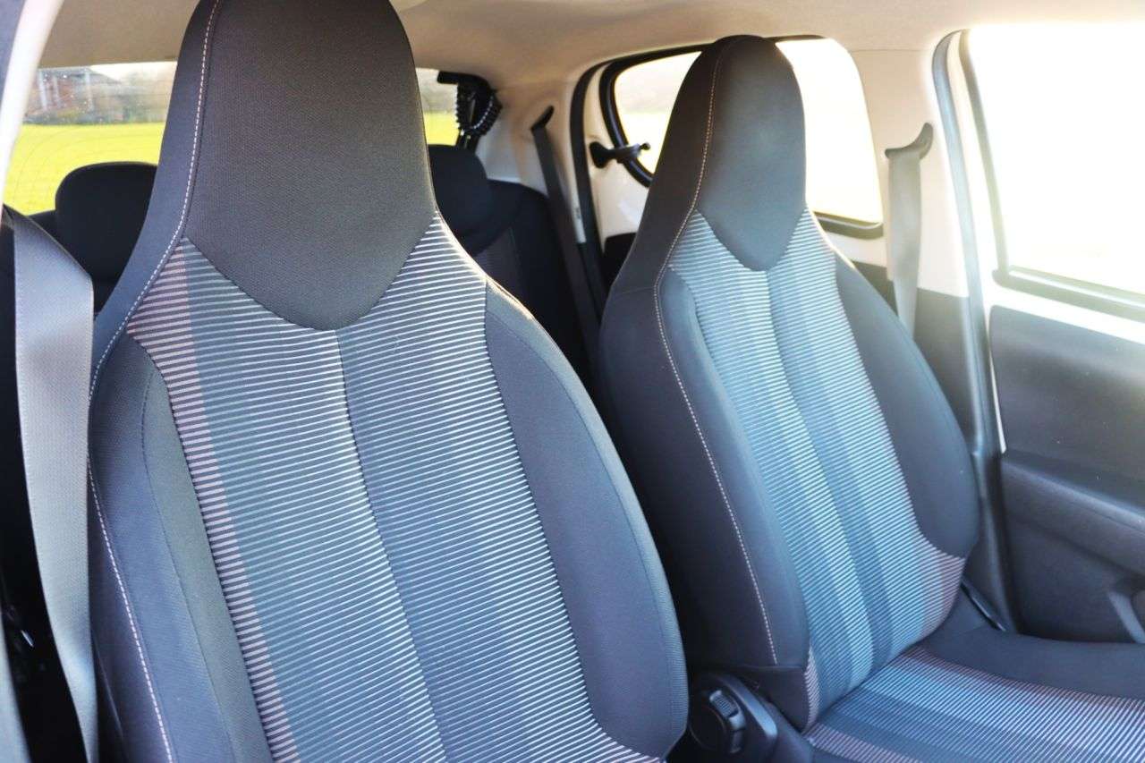 2014 PEUGEOT 108 2014 PEUGEOT 108