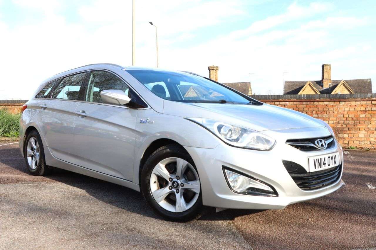 A 2014 HYUNDAI I40 1.7 CRDi Blue Drive Active Estate 5dr Diesel Manual Euro 5 (s/s) (115 ps) J A 2014 HYUNDAI I40 1.7 CRDi Blue Drive Active Estate 5dr Diesel Manual Euro 5 (s/s) (115 ps) J