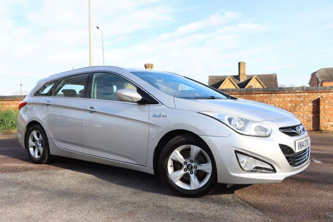 A 2014 HYUNDAI I40 1.7 CRDi Blue Drive Active Estate 5dr Diesel Manual Euro 5 (s/s) (115 ps) J A 2014 HYUNDAI I40 1.7 CRDi Blue Drive Active Estate 5dr Diesel Manual Euro 5 (s/s) (115 ps) J