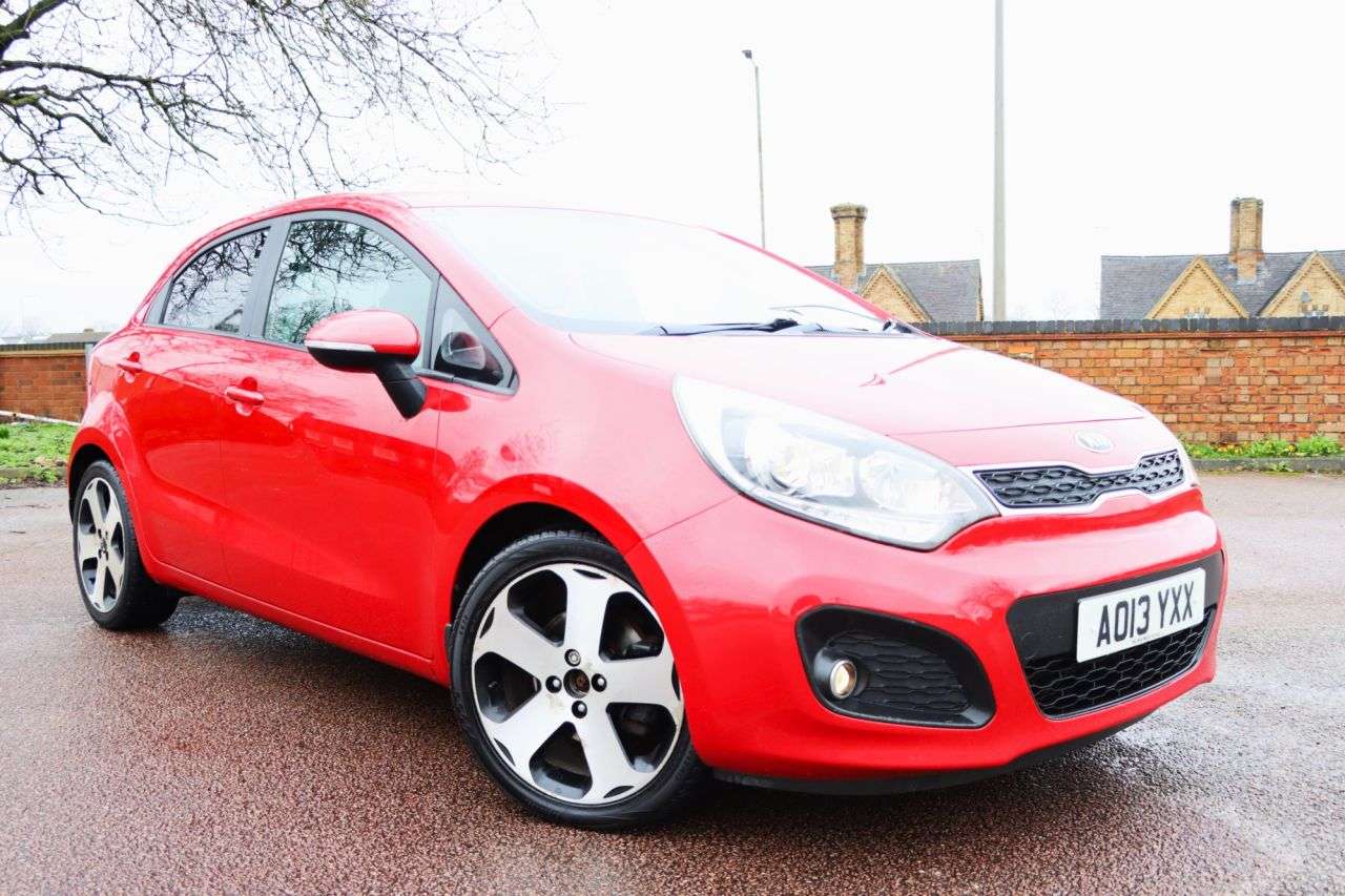 A 2013 KIA RIO 1.4 CRDi EcoDynamics 3 Hatchback 5dr Diesel Manual Euro 5 (s/s) (89 bhp) Ju A 2013 KIA RIO 1.4 CRDi EcoDynamics 3 Hatchback 5dr Diesel Manual Euro 5 (s/s) (89 bhp) Ju