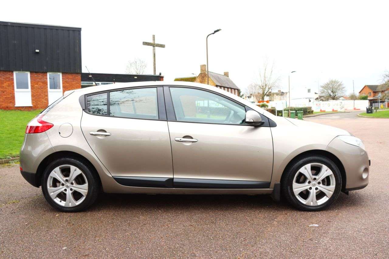 2011 RENAULT MEGANE 2011 RENAULT MEGANE