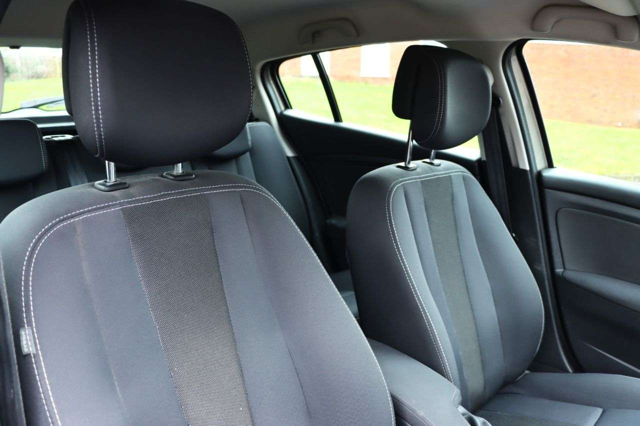 2011 RENAULT MEGANE 2011 RENAULT MEGANE