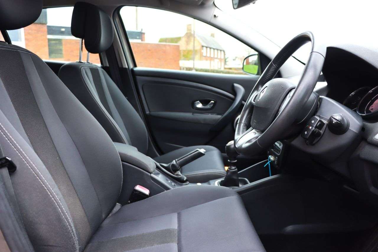 2011 RENAULT MEGANE 2011 RENAULT MEGANE