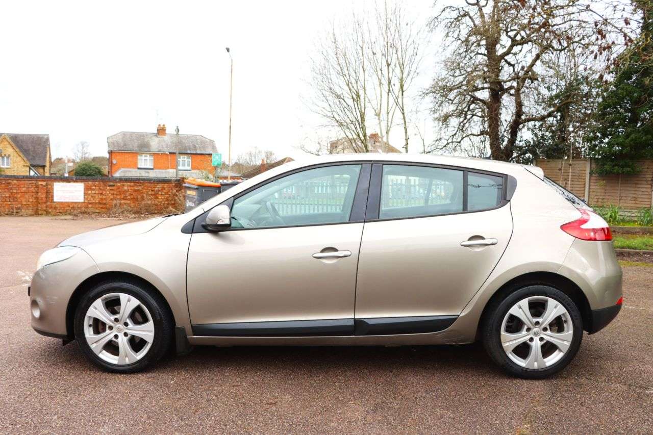 2011 RENAULT MEGANE 2011 RENAULT MEGANE