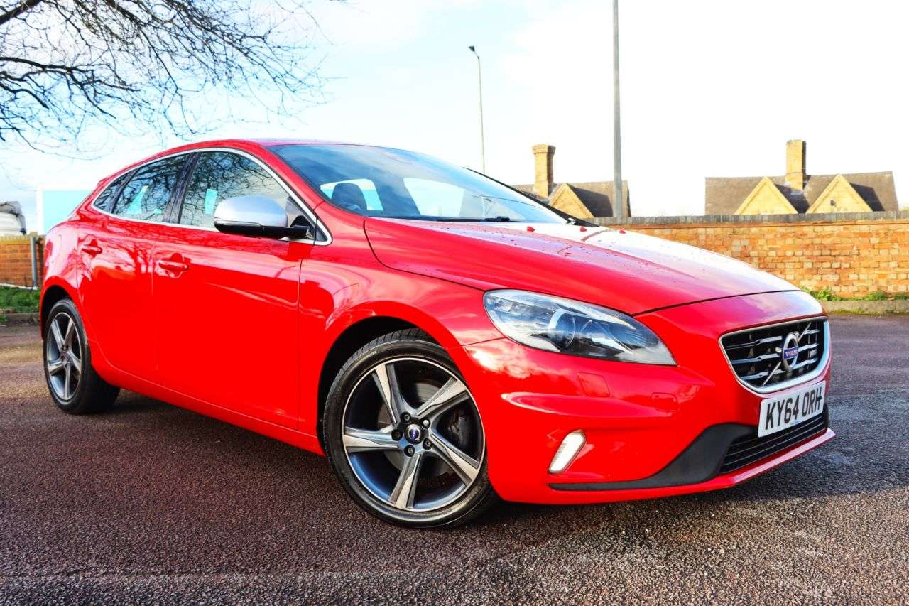 A 2014 VOLVO V40 D2 R-DESIGN LUX A 2014 VOLVO V40 D2 R-DESIGN LUX