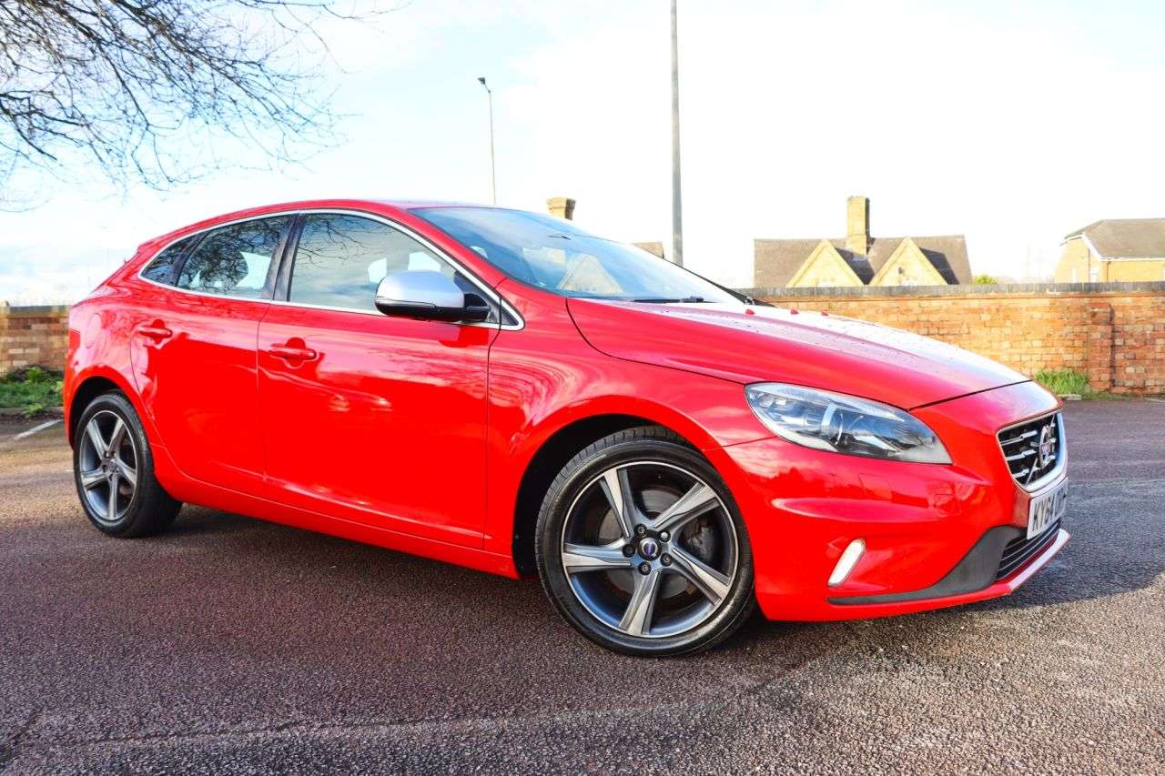 A 2014 VOLVO V40 D2 R-DESIGN LUX A 2014 VOLVO V40 D2 R-DESIGN LUX