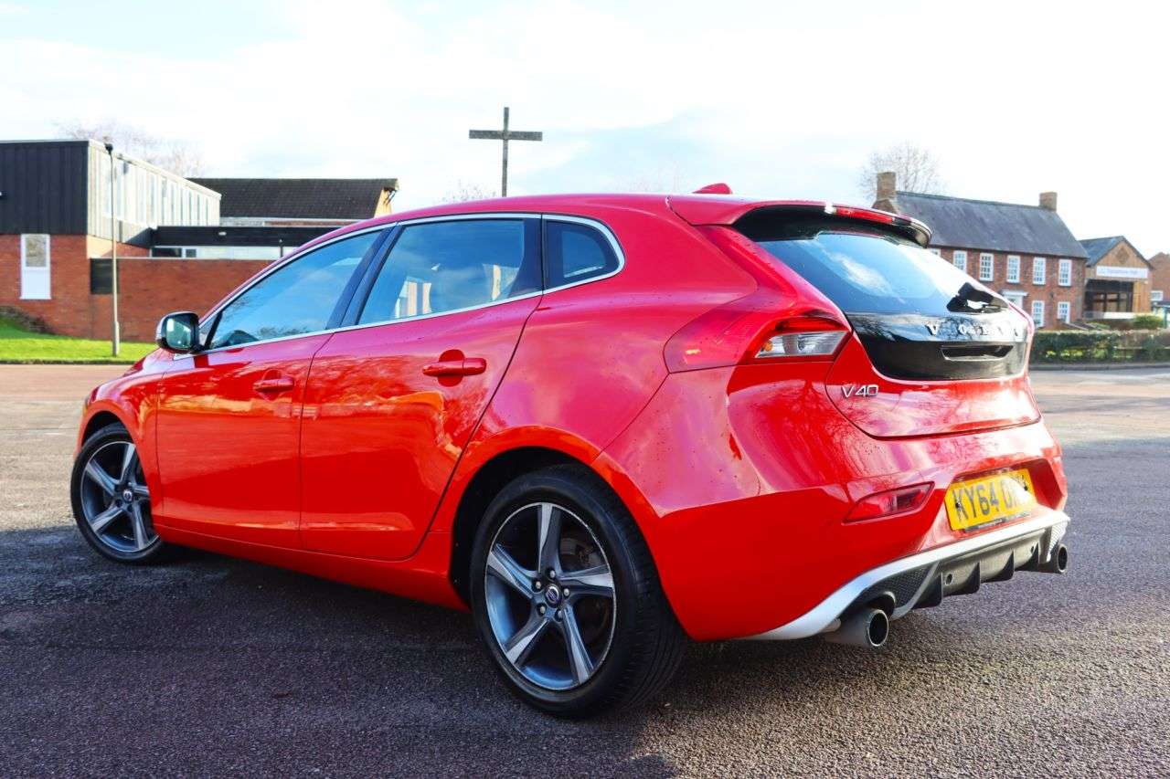 A 2014 VOLVO V40 D2 R-DESIGN LUX A 2014 VOLVO V40 D2 R-DESIGN LUX