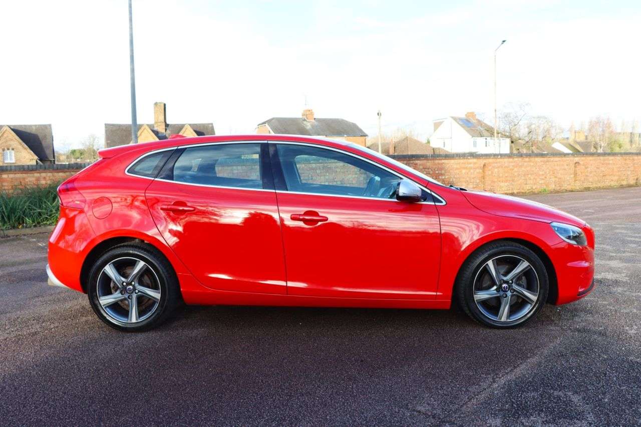 2014 VOLVO V40 2014 VOLVO V40