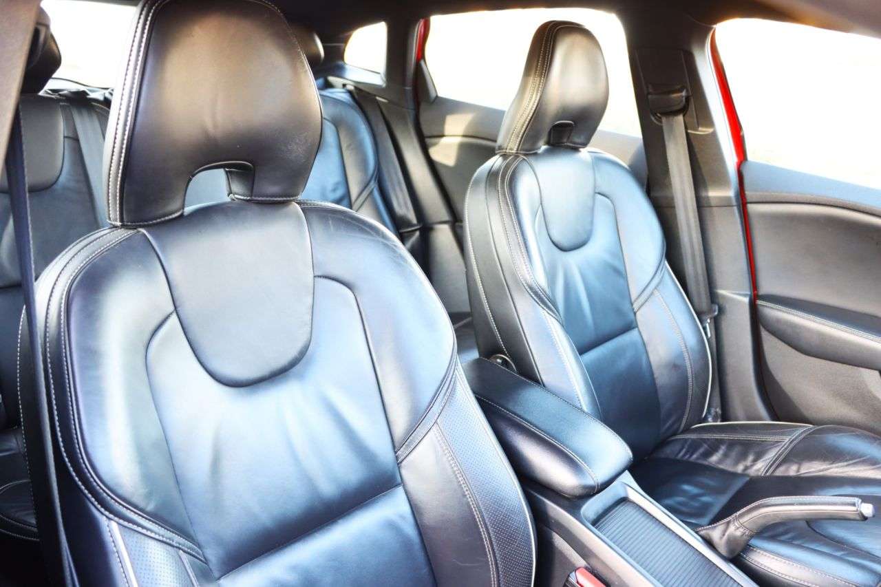 2014 VOLVO V40 2014 VOLVO V40