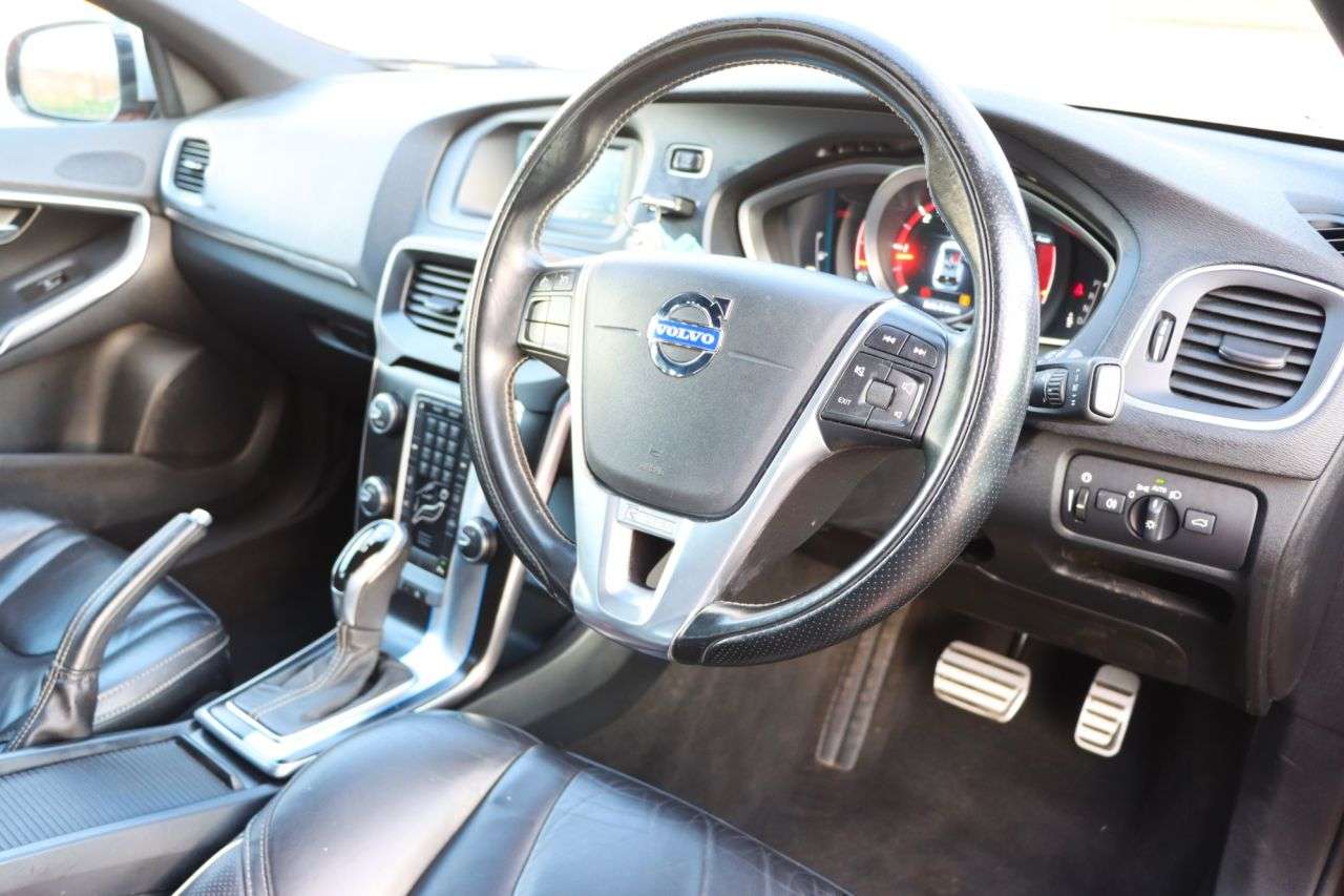 2014 VOLVO V40 2014 VOLVO V40