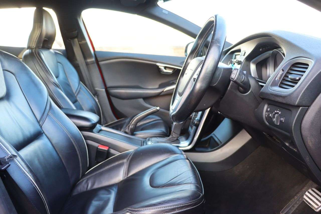 2014 VOLVO V40 2014 VOLVO V40