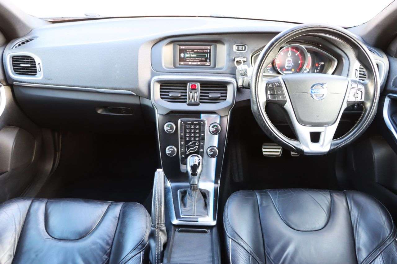 2014 VOLVO V40 2014 VOLVO V40